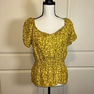 Lucky Brand Split Neck Gold Ditzy Floral Top Sz. S